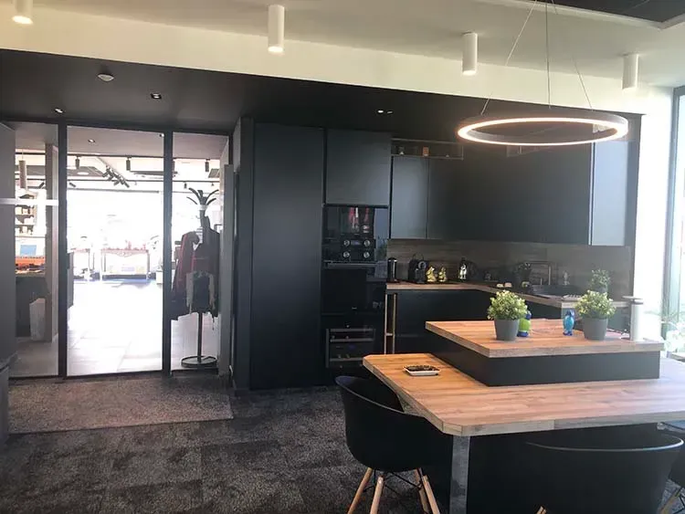 espace-exposition-cuisine-amenagement-interieur-ets-prevot